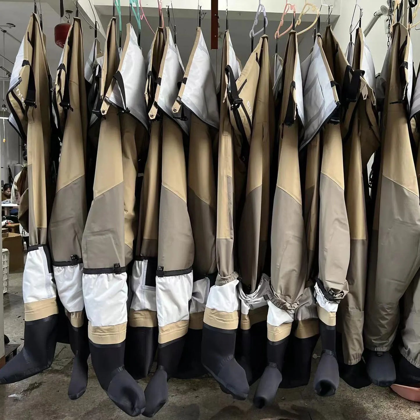 Dryfish Men Front Zipper Chest Waders Waterproof Breathable Stockingfoot Fishing Wader with Multi Pockets Adjustable Waist Belt for Fly Fishing Hunting Outdoor Stream Wading